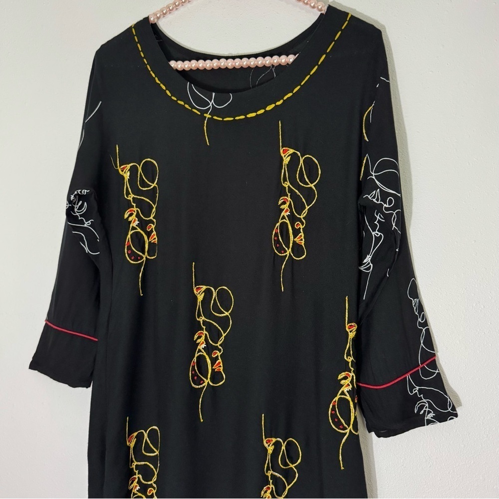 Unbranded black intertwined couple embroidered faces dress size Large - Picture 2 of 16